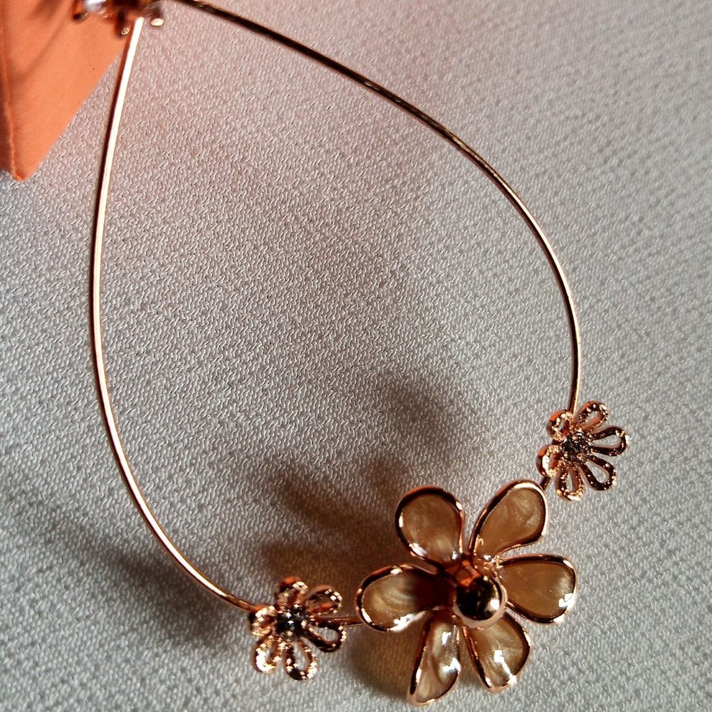 Handcrafted Flower Dangle Earrings - Picture 4 of 7